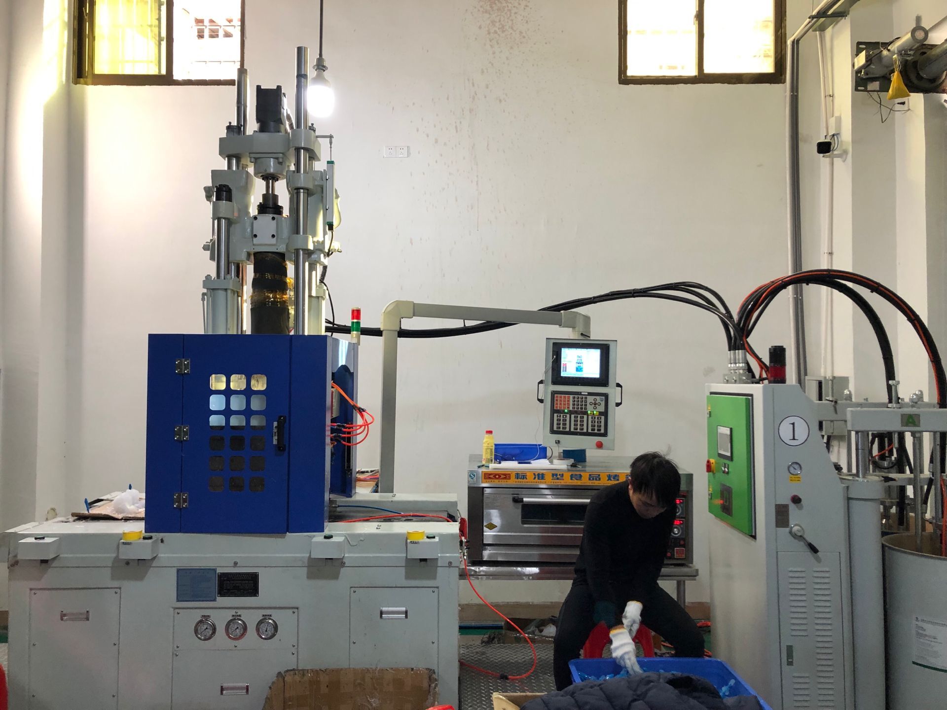Vertical&nbsp;liquid&nbsp;silicone&nbsp;molding&nbsp;machine