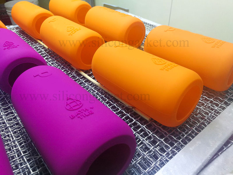 Customized Silicone Rubber Reusable Wine Bottle Cover/Protector/Sleeve/Sheath  - China Drinking Bottle Sleeves, Water Bottle Sleeves